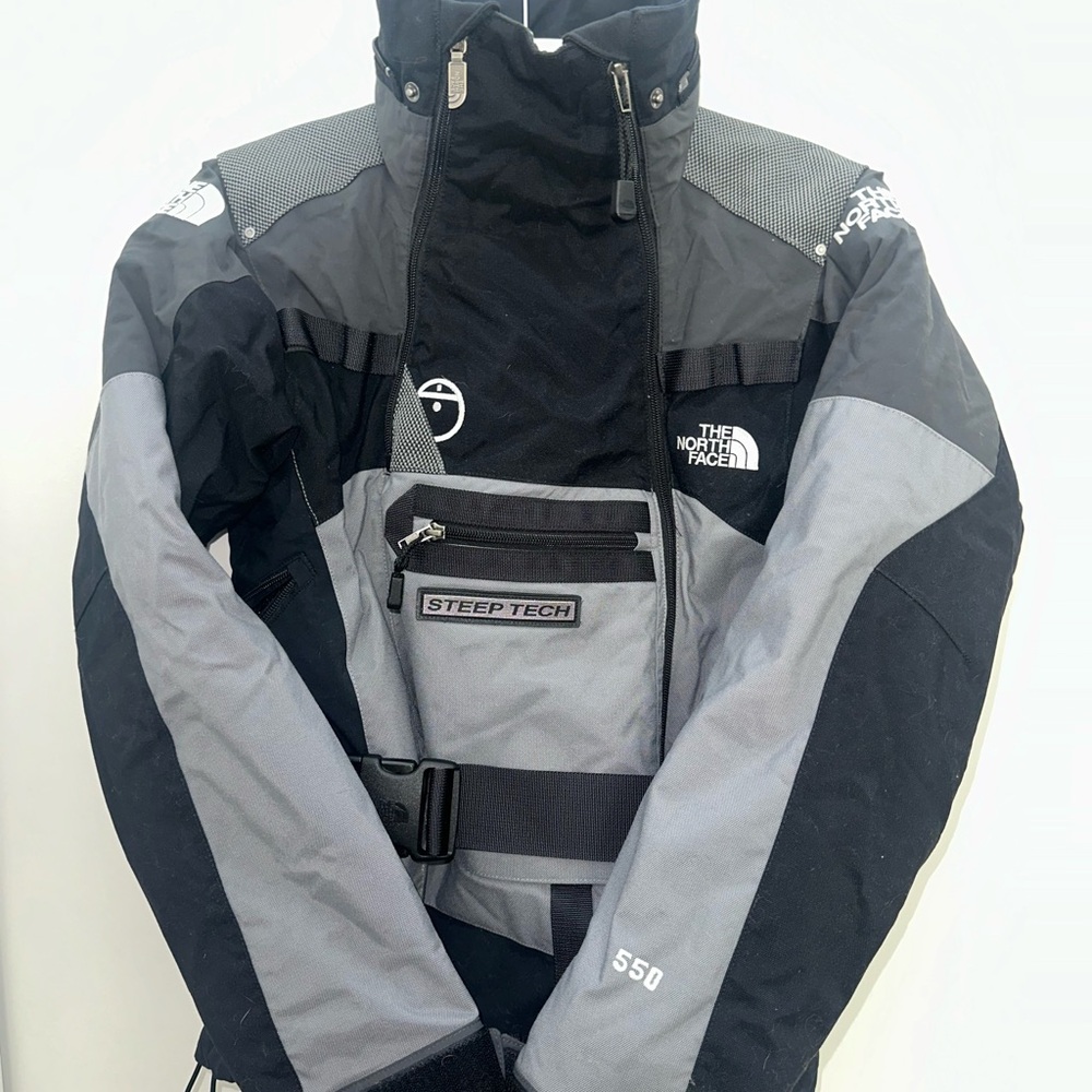 The North Face Black and Gray Ski Jacket Weather-Resistant Performance